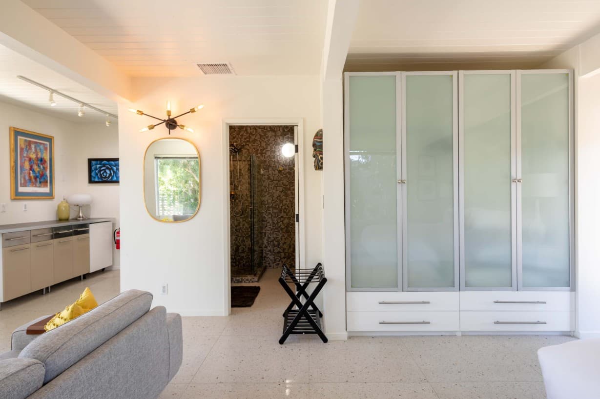 Hugh Kaptur's Mid Century Modern Oasis - Image 15