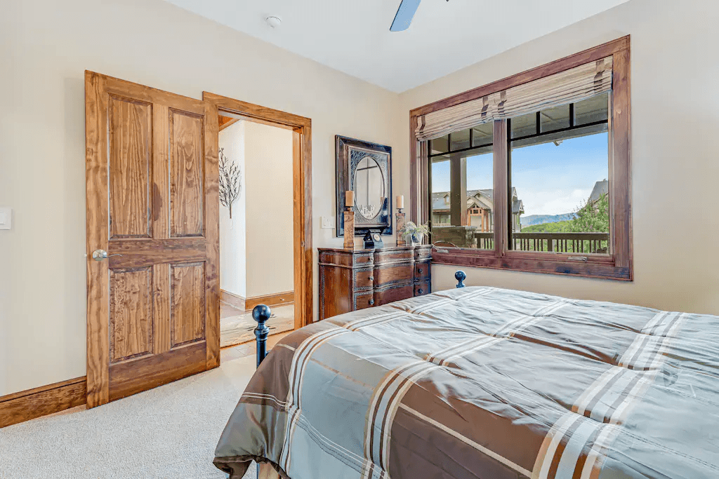 Red Tail Home - Image 15