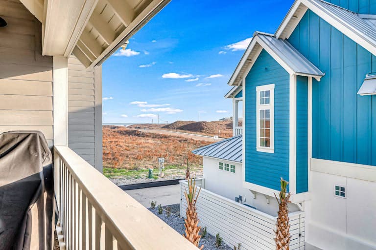 Commodore’s Hideout - Image 43