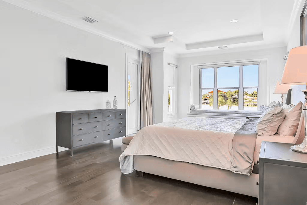 Island Estate Waterfront Villa - Image 29