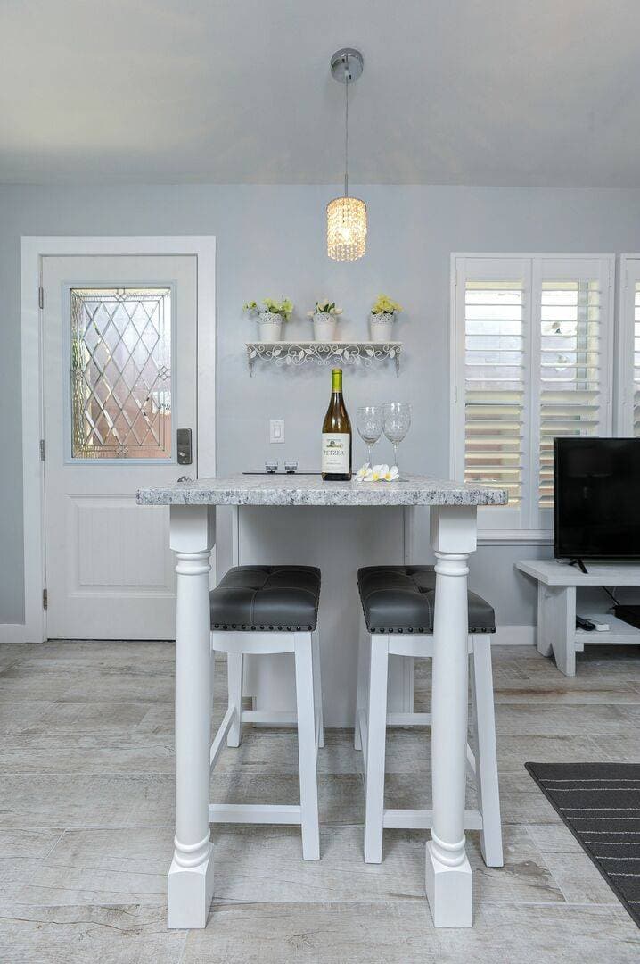 Island Vibes Cottage - Image 4