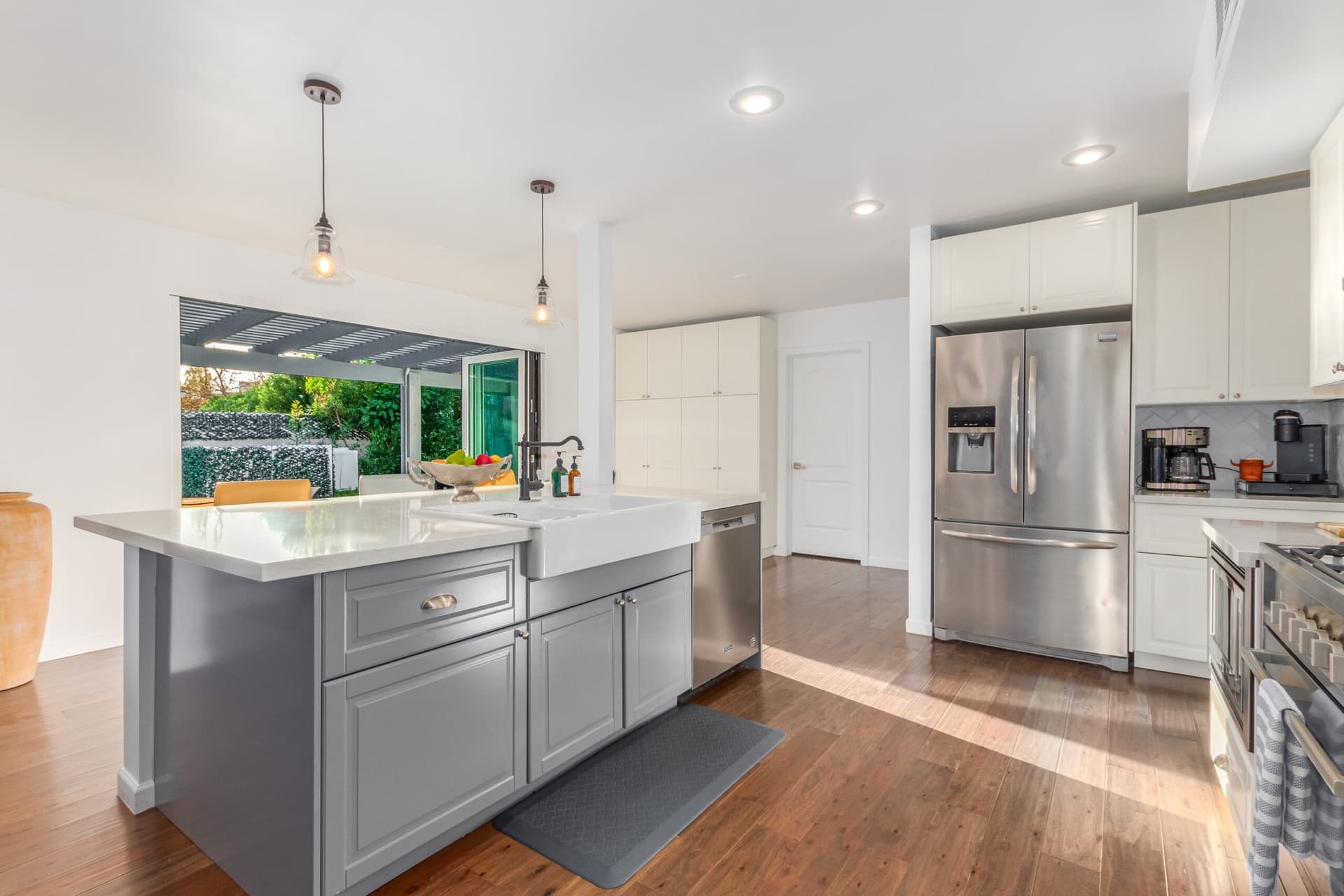 Ochenta Modern Poolhouse - Image 13