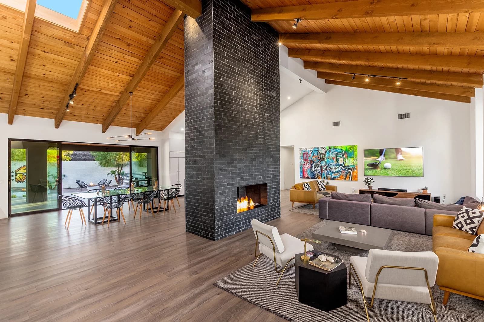 Camelback Manor - Image 4