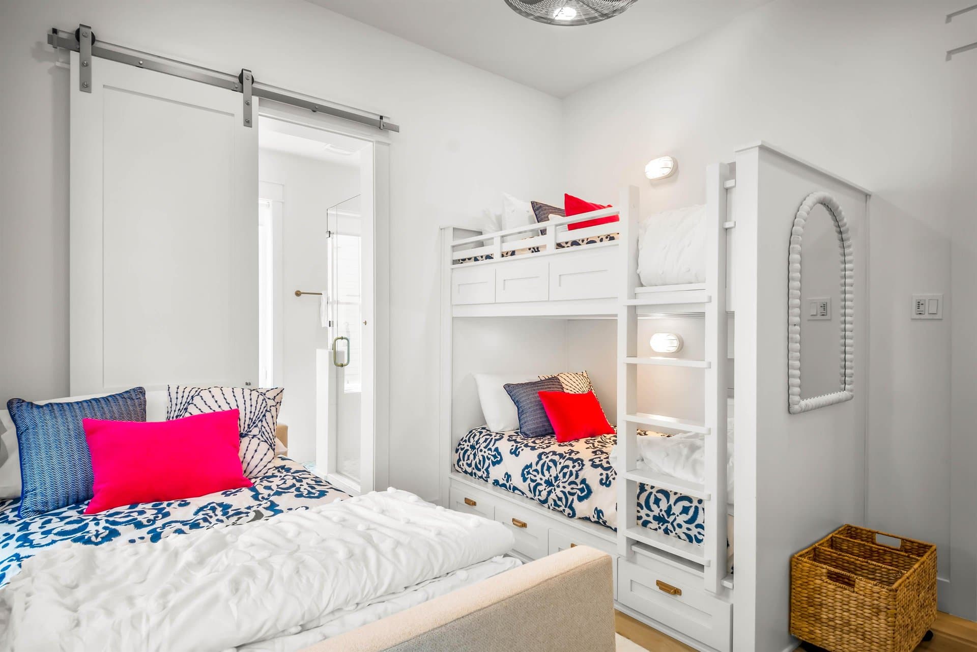 Let's "Glow" Girls - Image 10