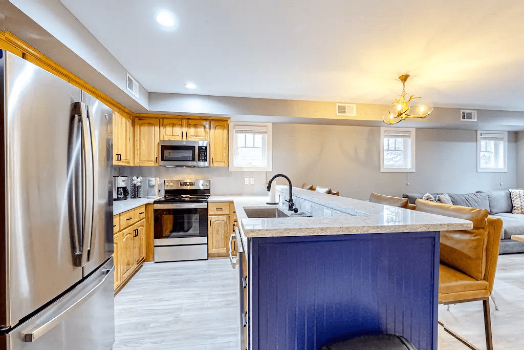 Still Lake Getaway - Image 3