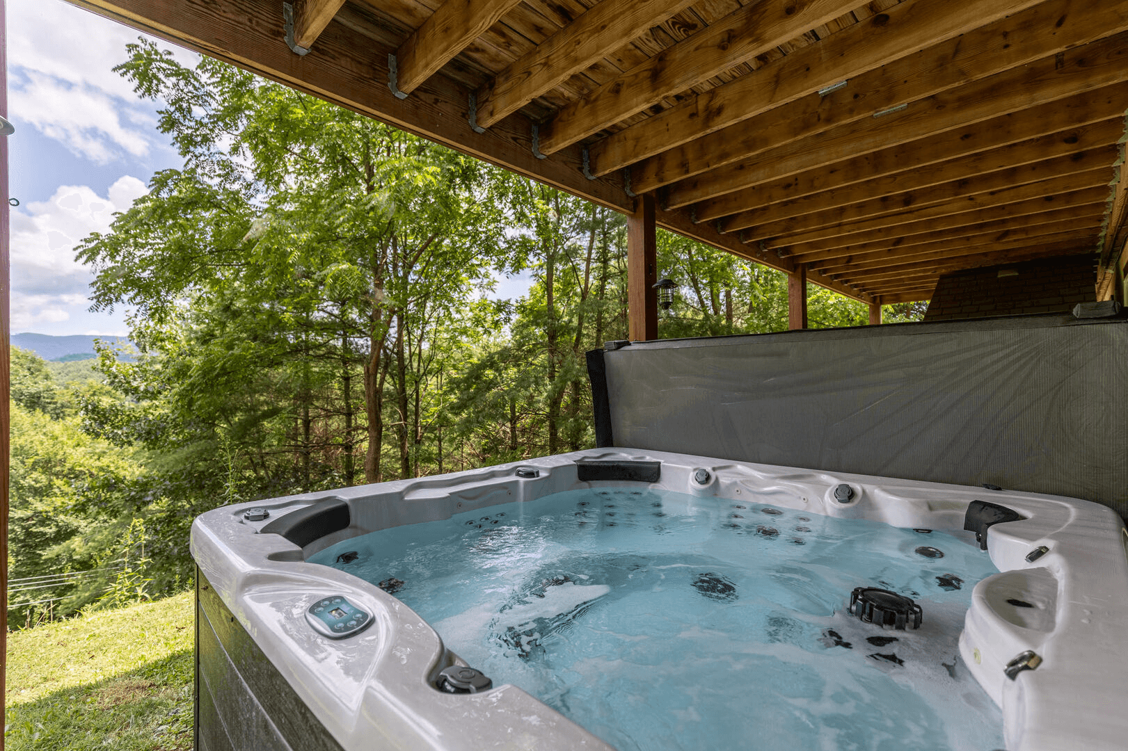 Lazy Bear Inn - Image 24