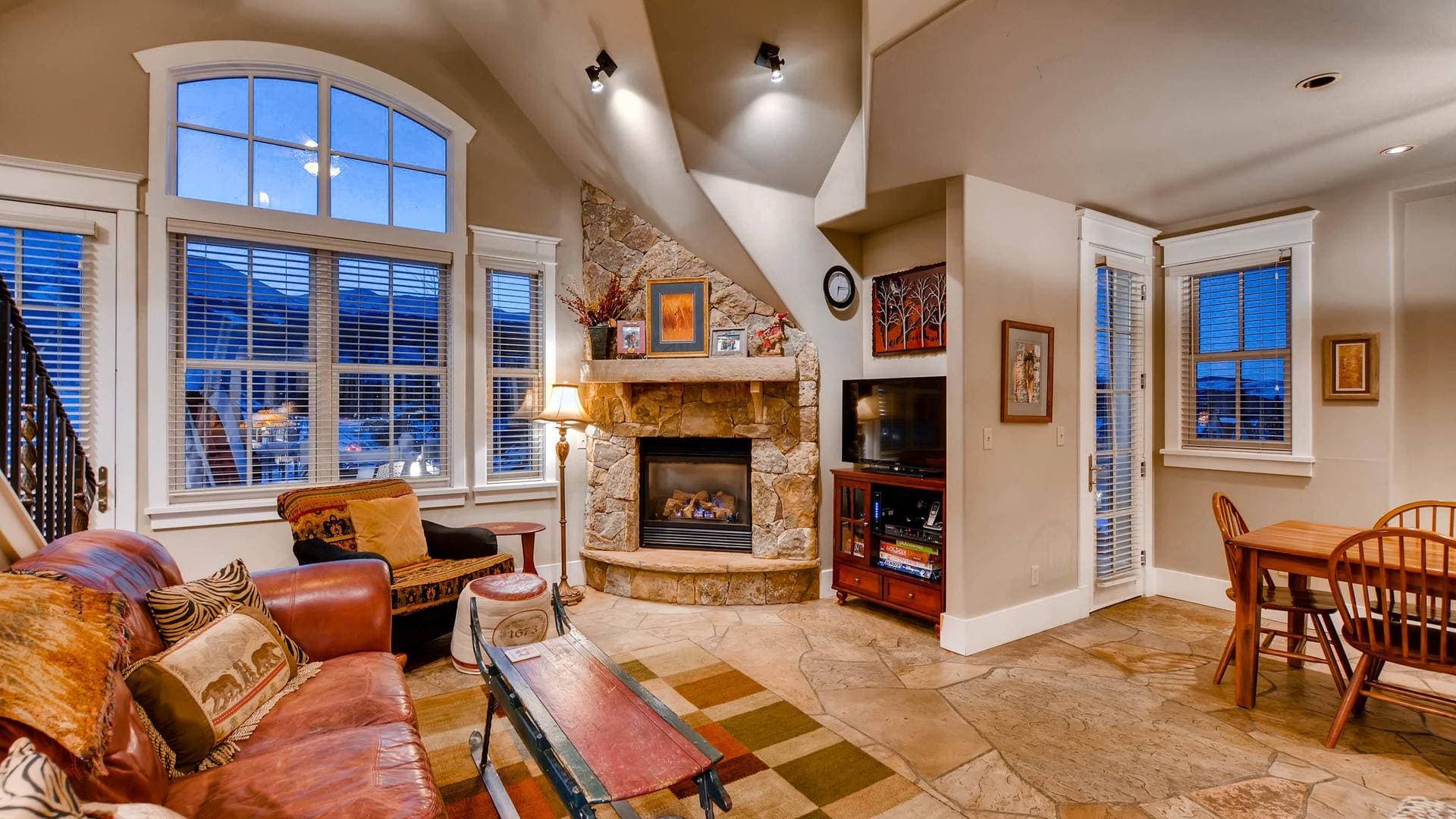 Victorian Home - Image 2