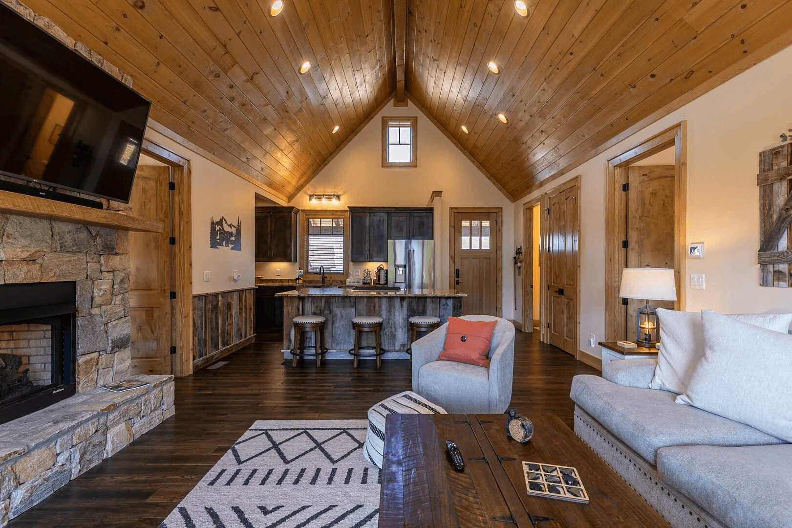 Black Bear Den - Image 4