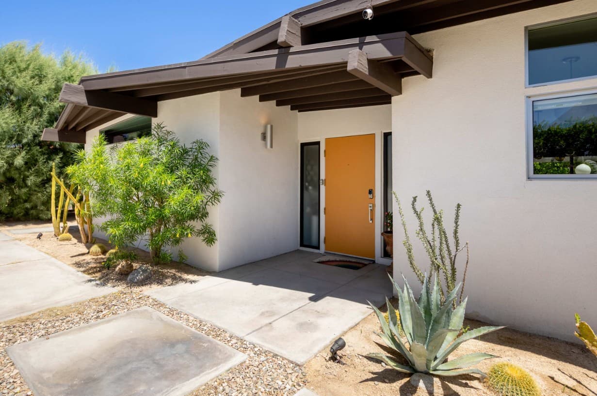 Hugh Kaptur's Mid Century Modern Oasis - Image 57