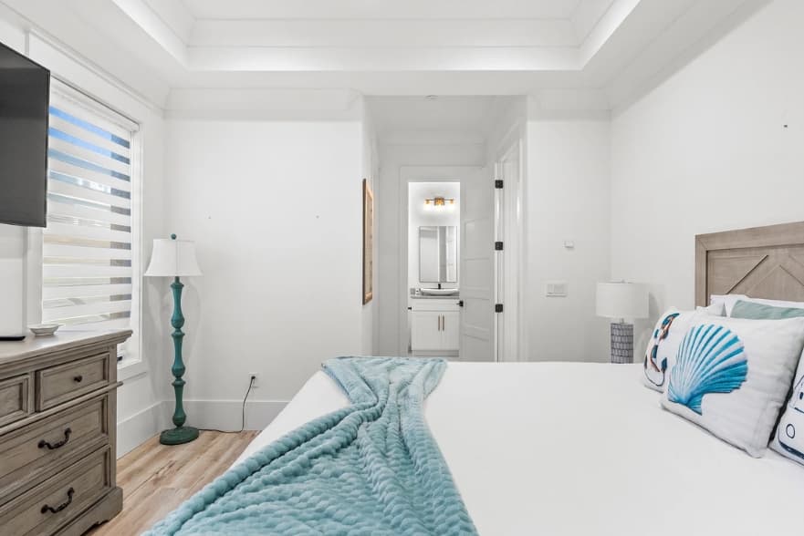 Happy by the Sea - Image 37