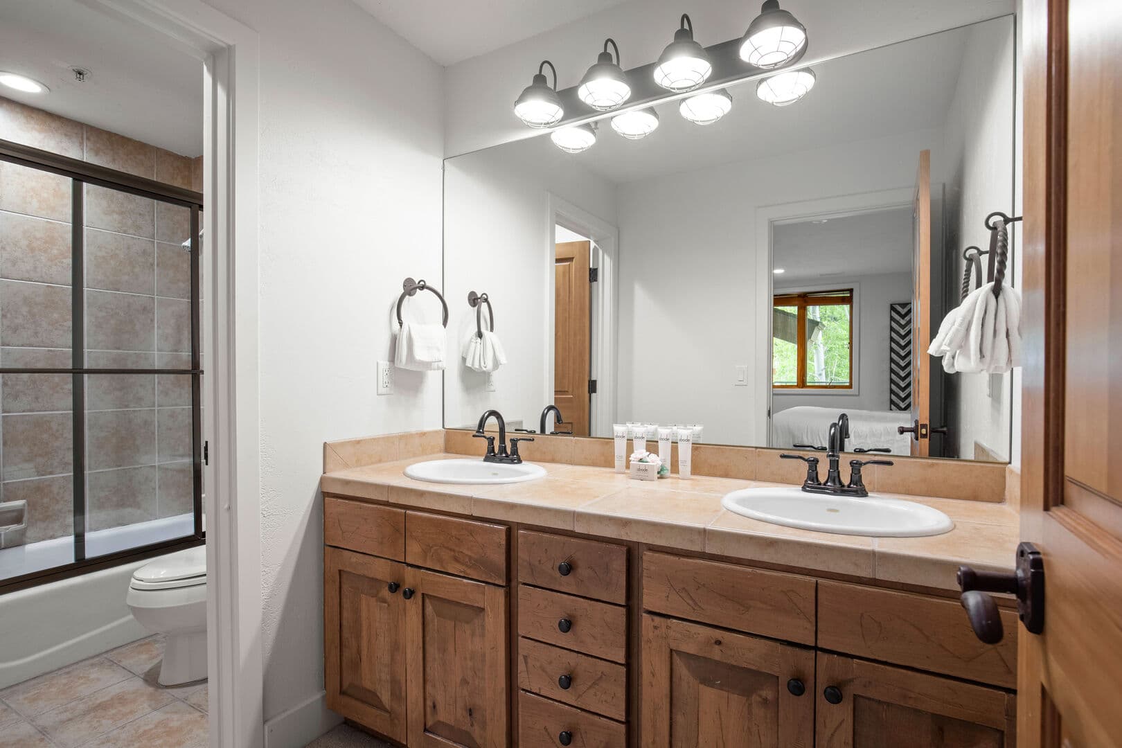 Sterling Lodge - Image 35