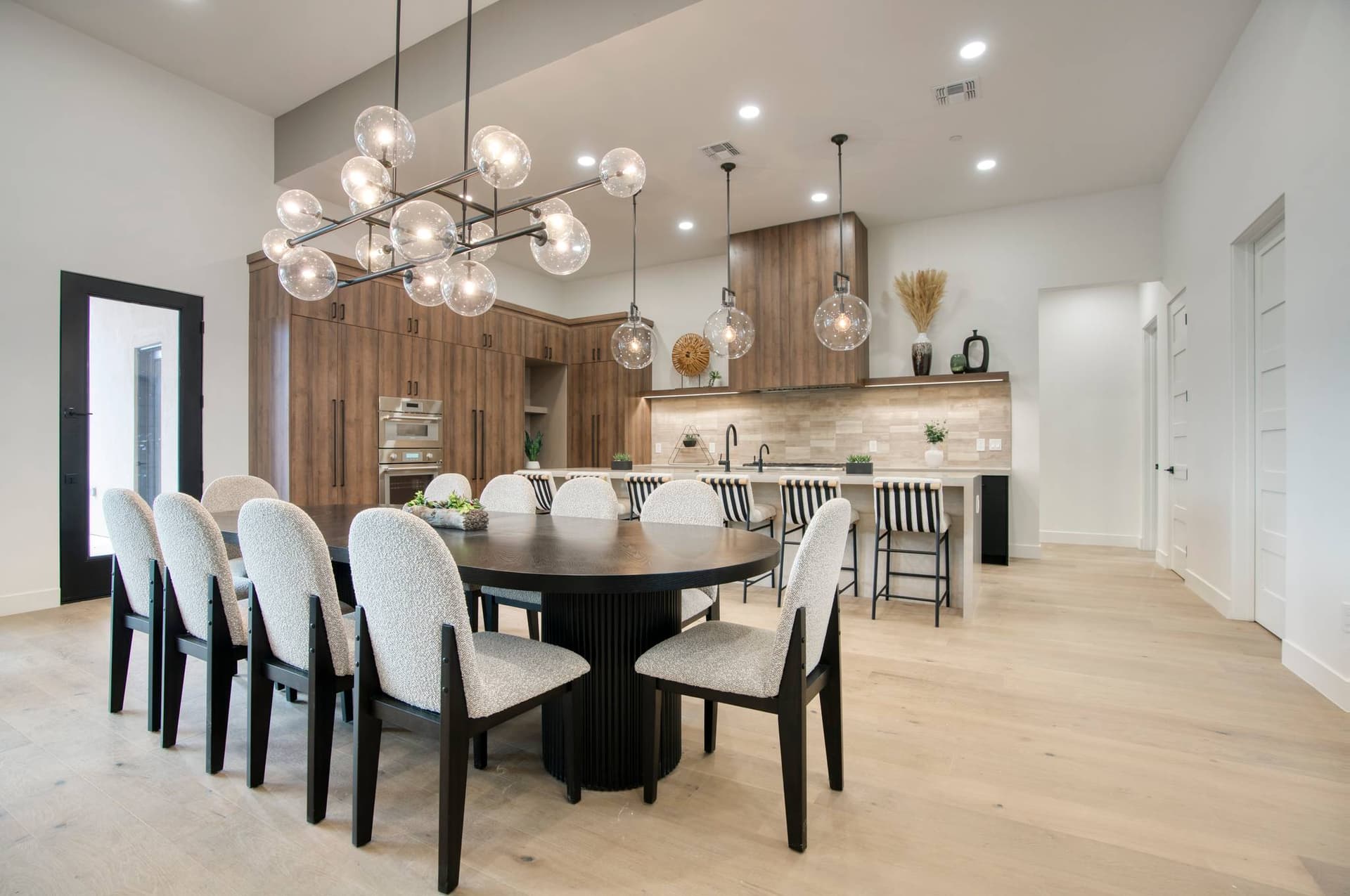 Estate on Harmony - Image 17