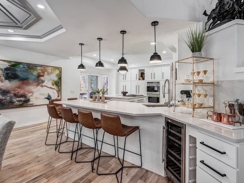 Lakeshore Luxury Chalet - Image 47