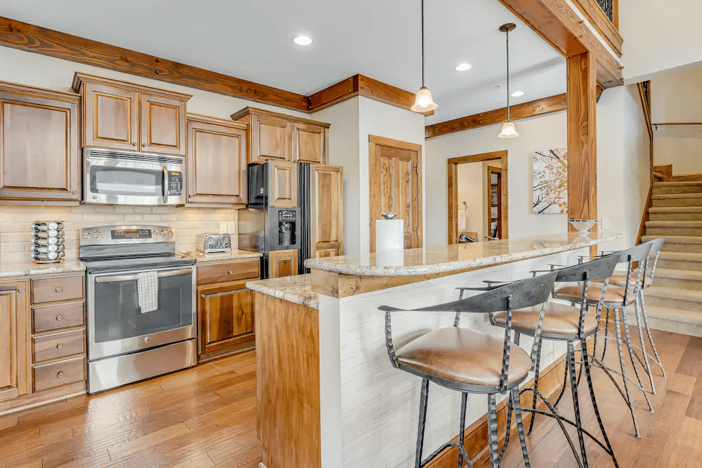 Red Tail Home - Image 2