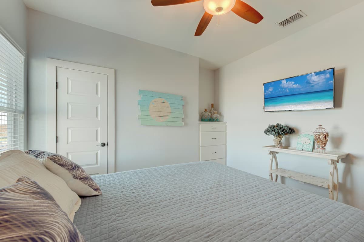 Postcard From Paradise - Image 19