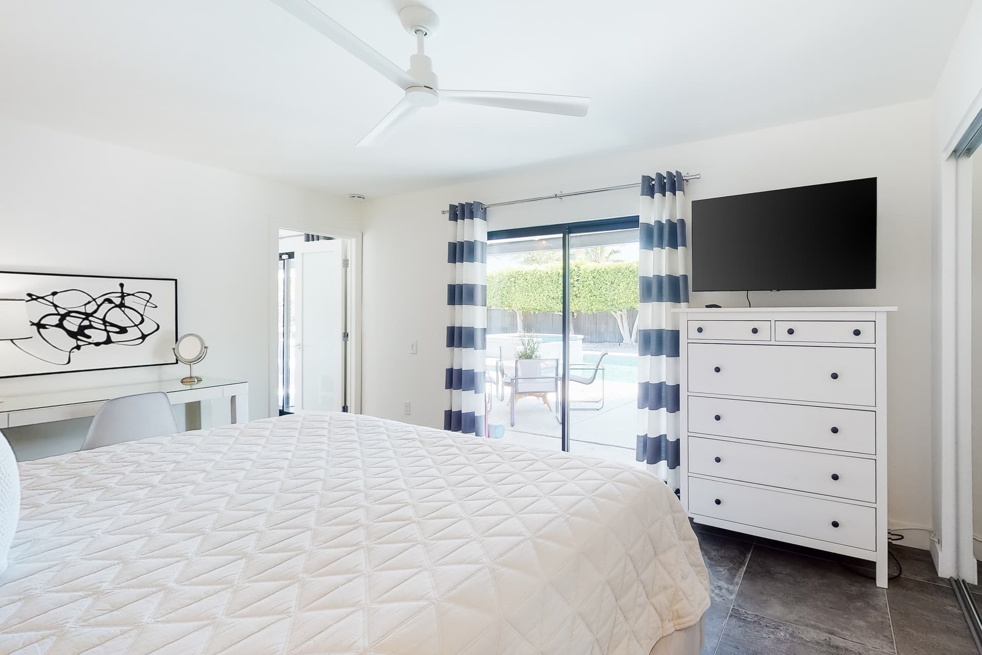 Freestone Modern Home - Image 10