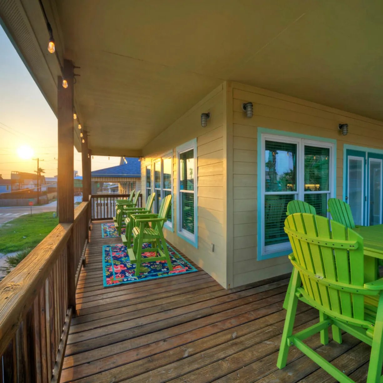 Moxy's Beach House - Image 12