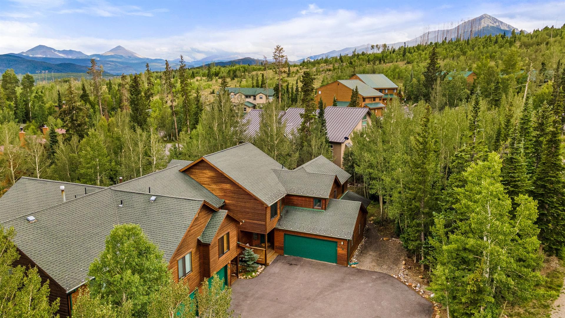 Burgundy House - Image 59