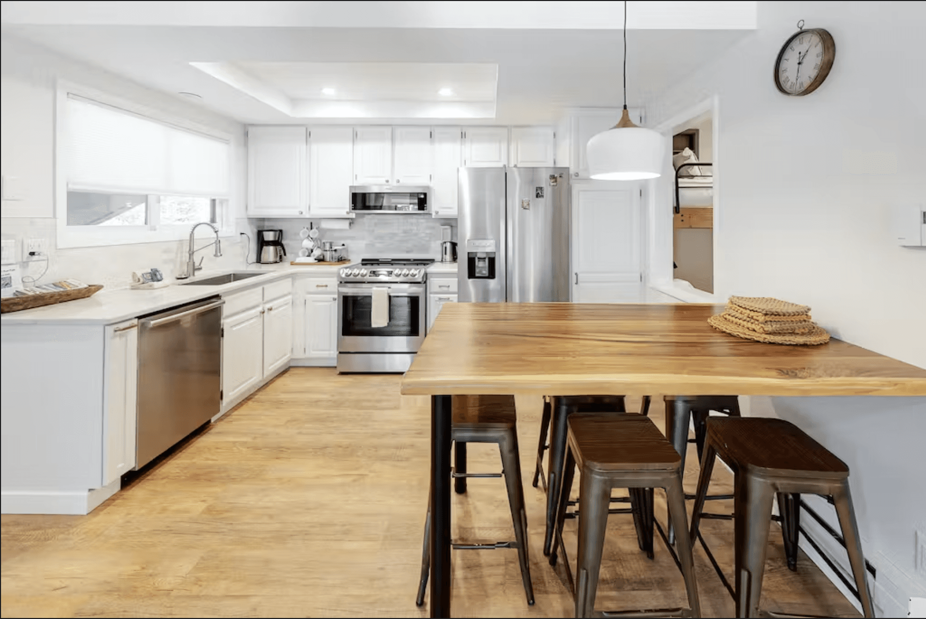 Modern Alpine Getaway - Image 3