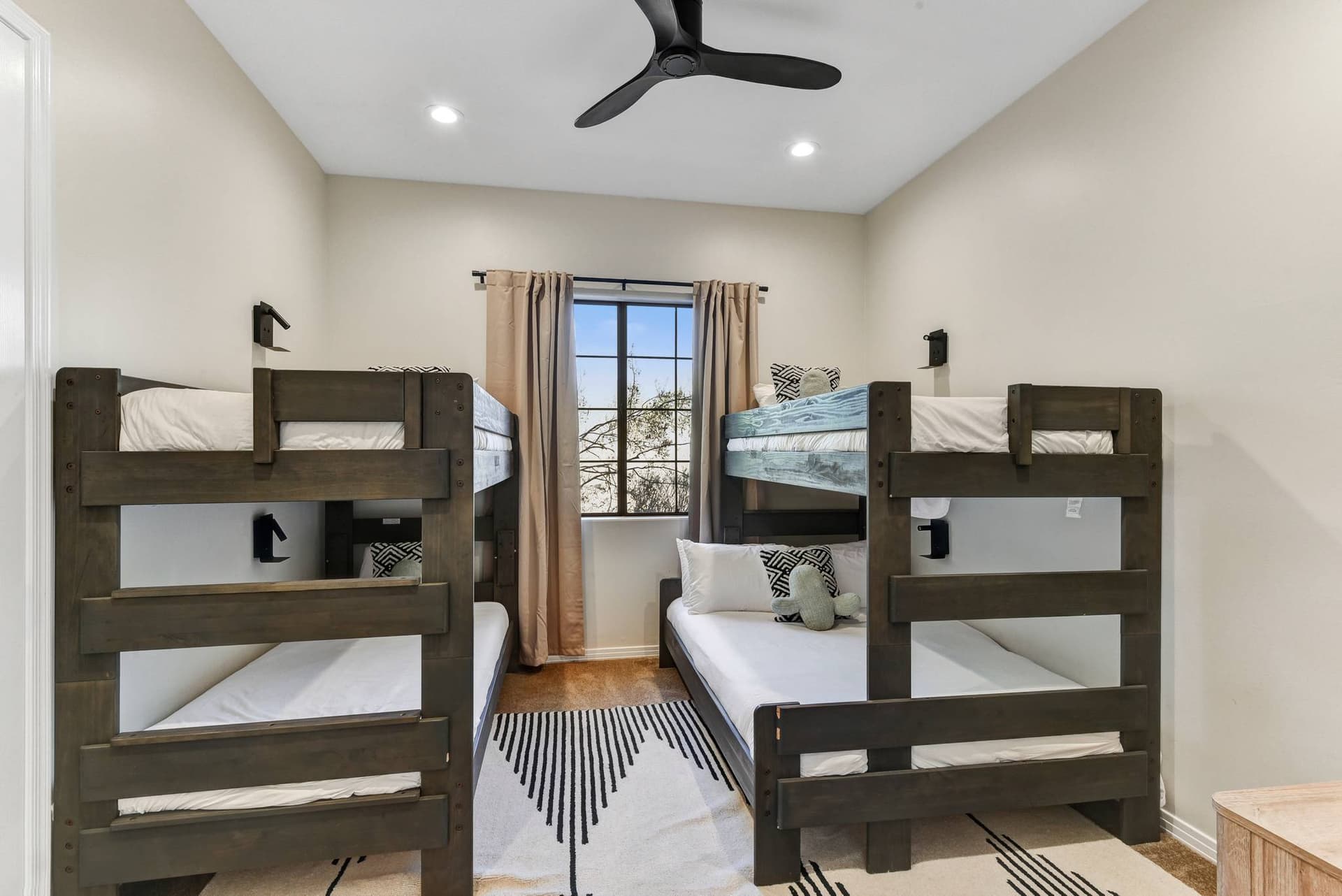 Pinnacle Peak Escape - Image 43