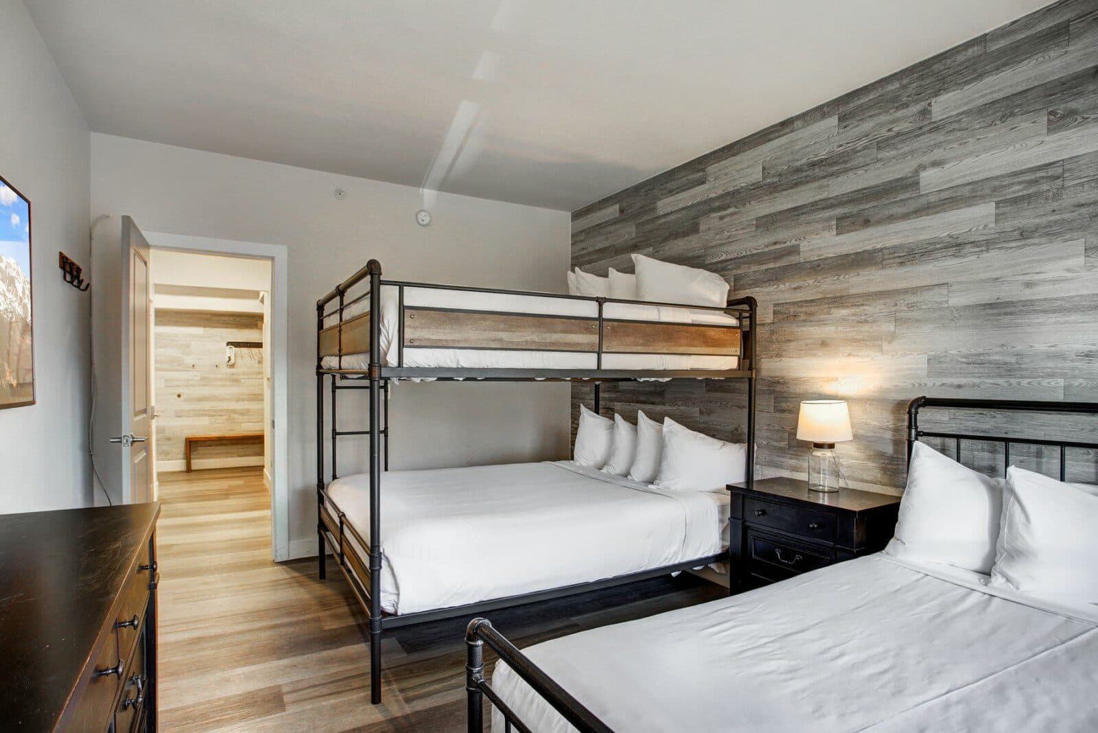 Lavish Condo - Image 8