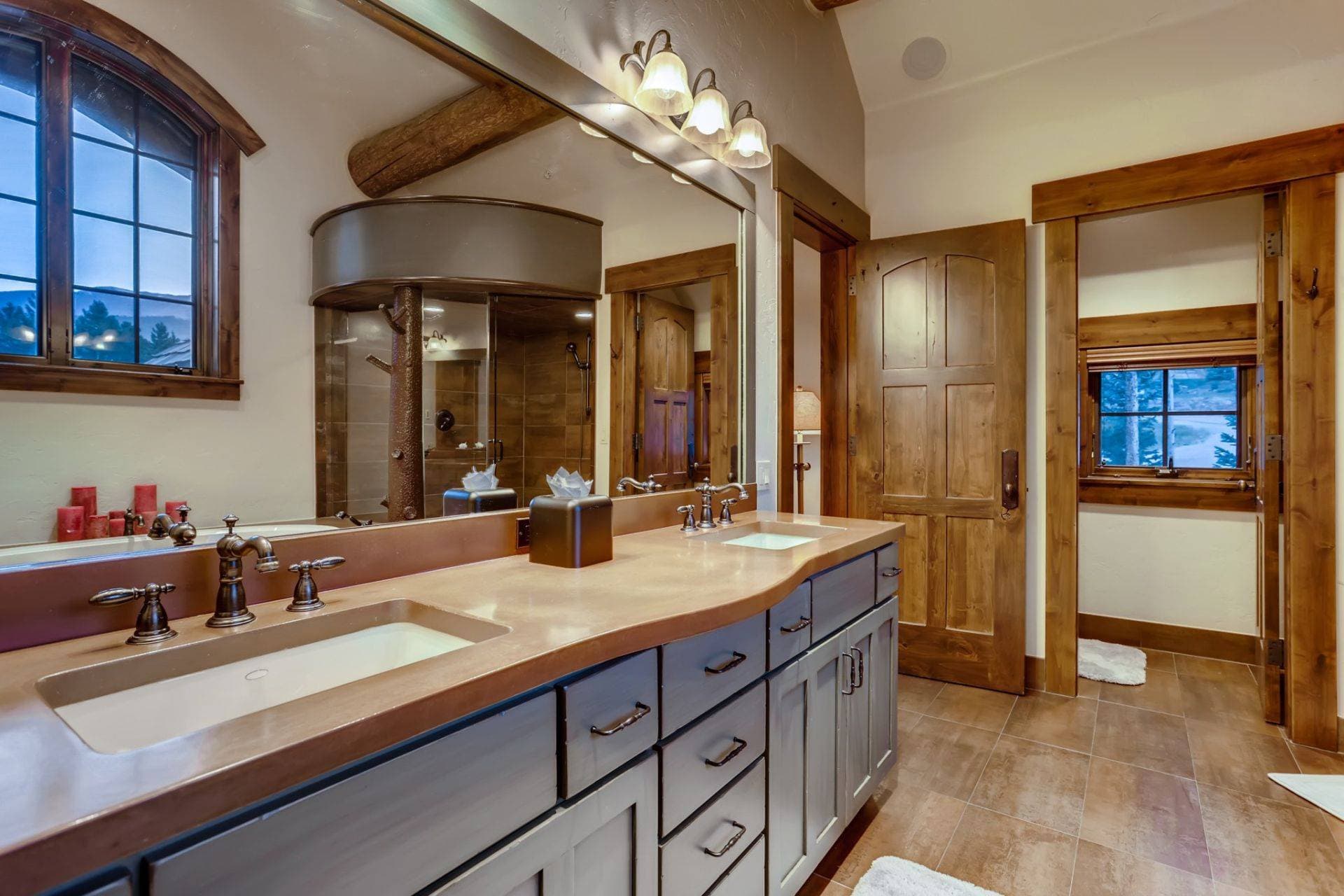 Ski Hi Lodge - Image 17