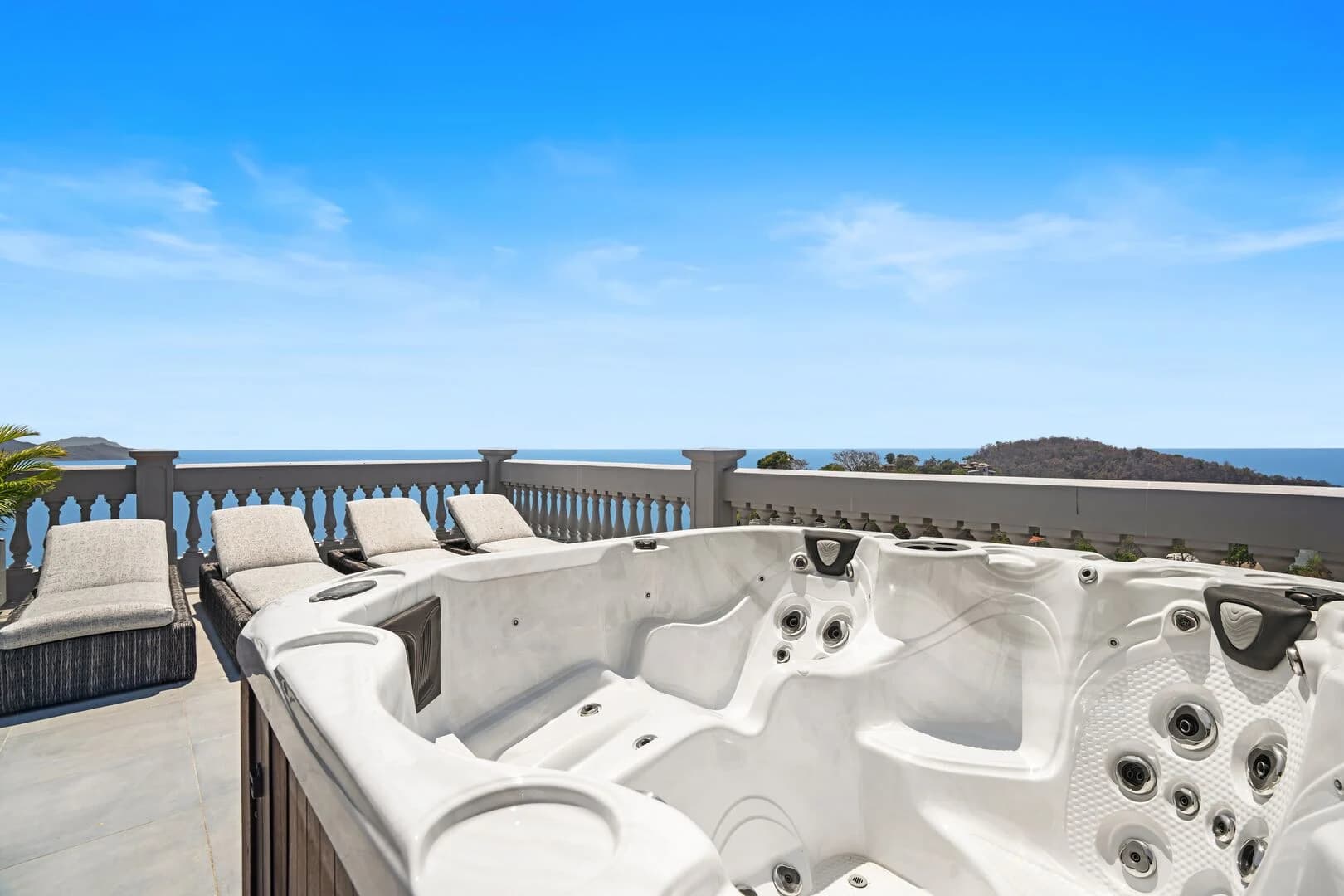 Splendor Penthouse #503 - Image 33