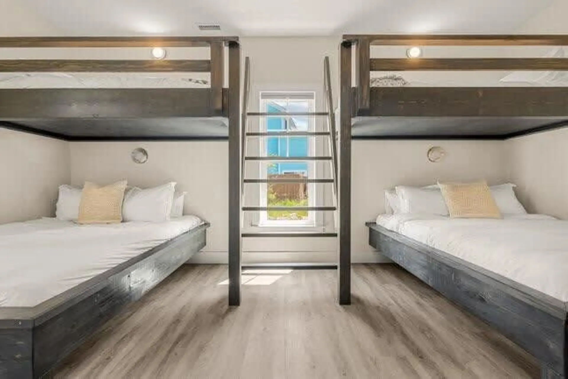 Aurora Tidesong - Image 72