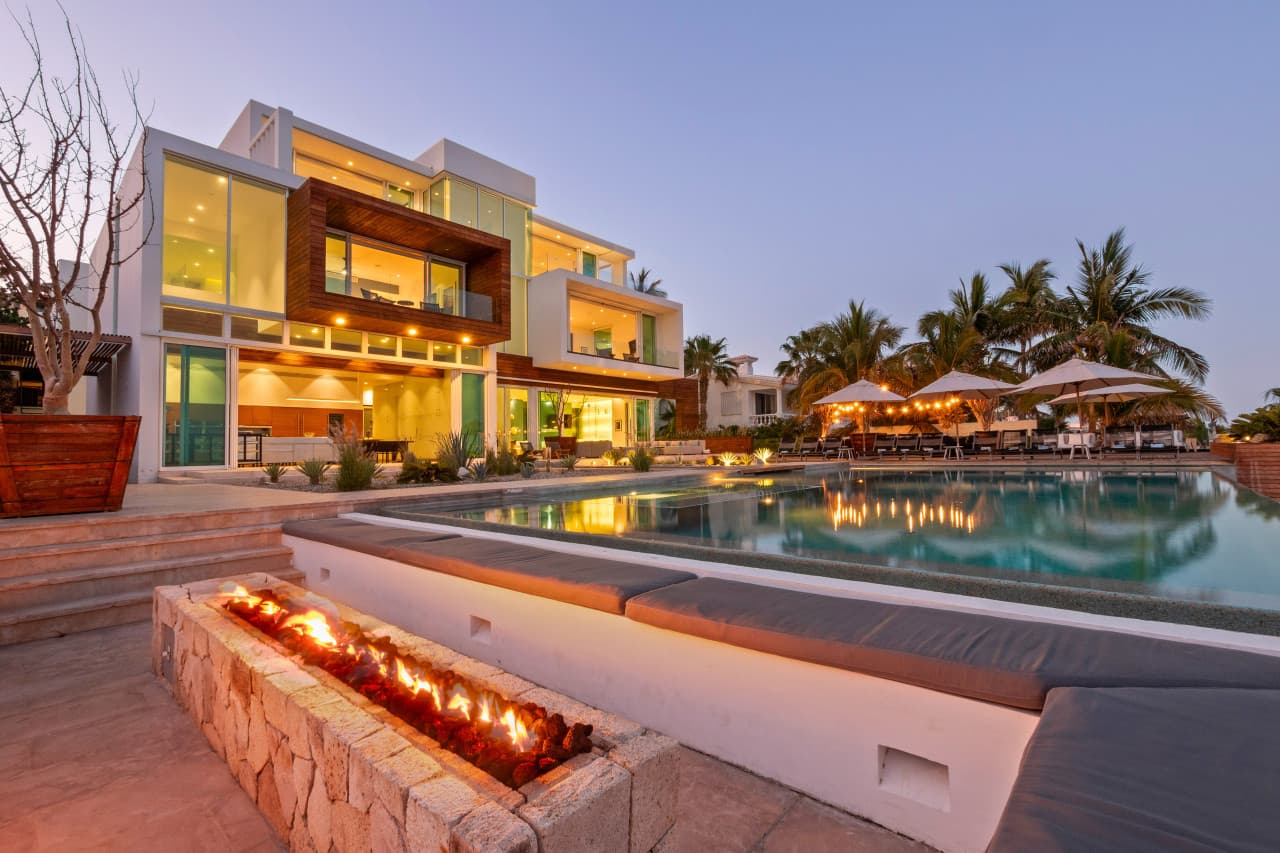 Private Beachfront in Palmilla - Image 3