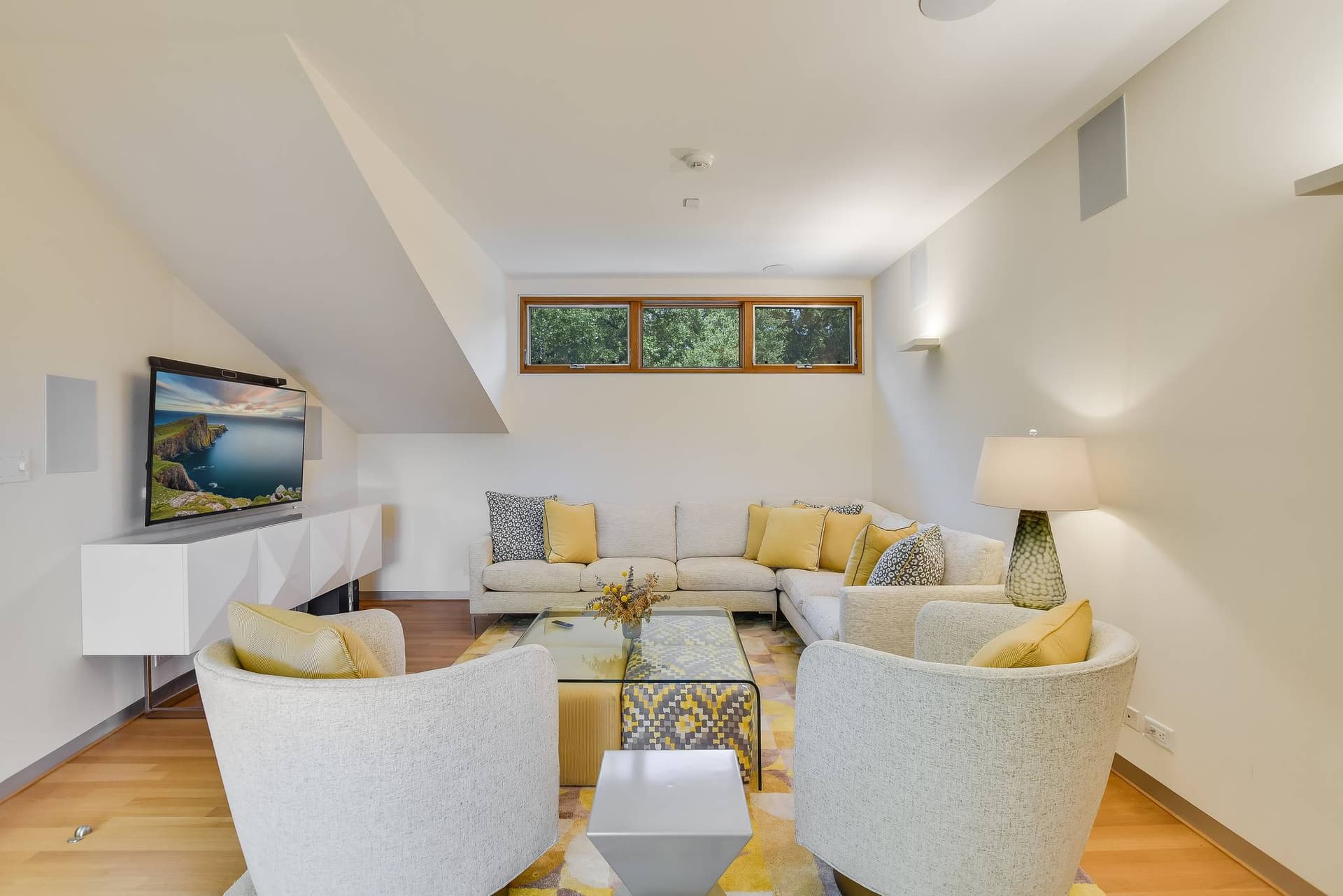 Waterfalls on the Lake Villa - Image 20