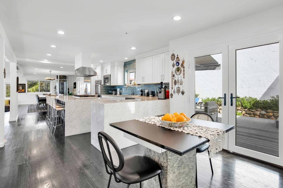 Pacific View Artist's Home - Image 12