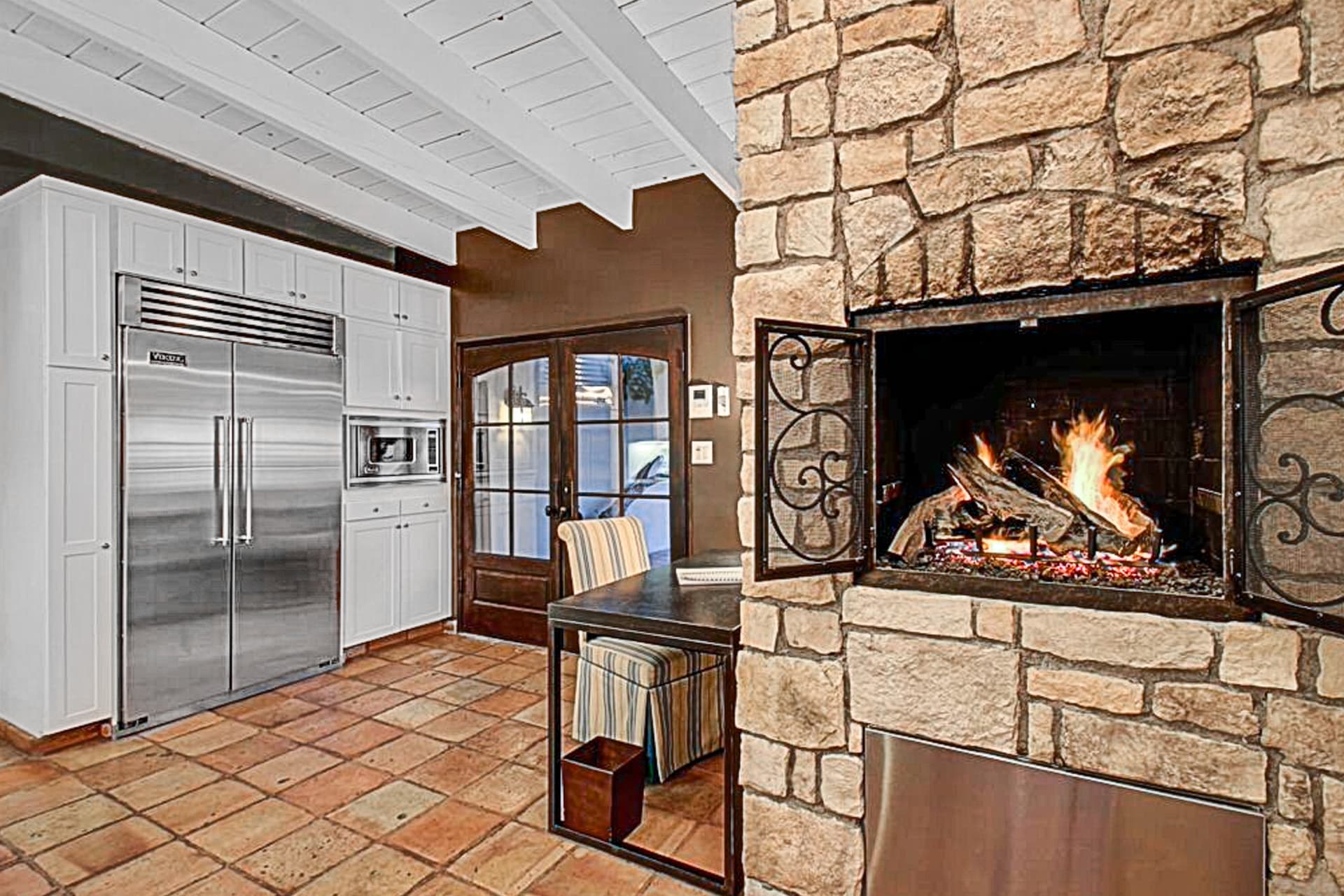 Club 1070 Home - Image 4