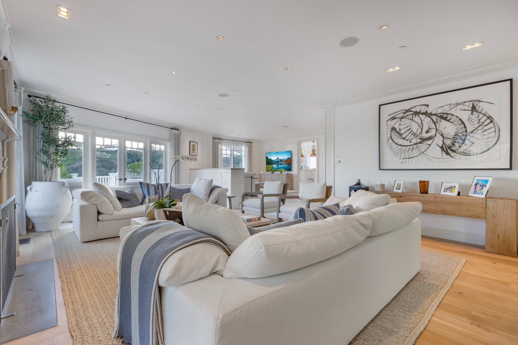 Stradella Hideaway - Image 12