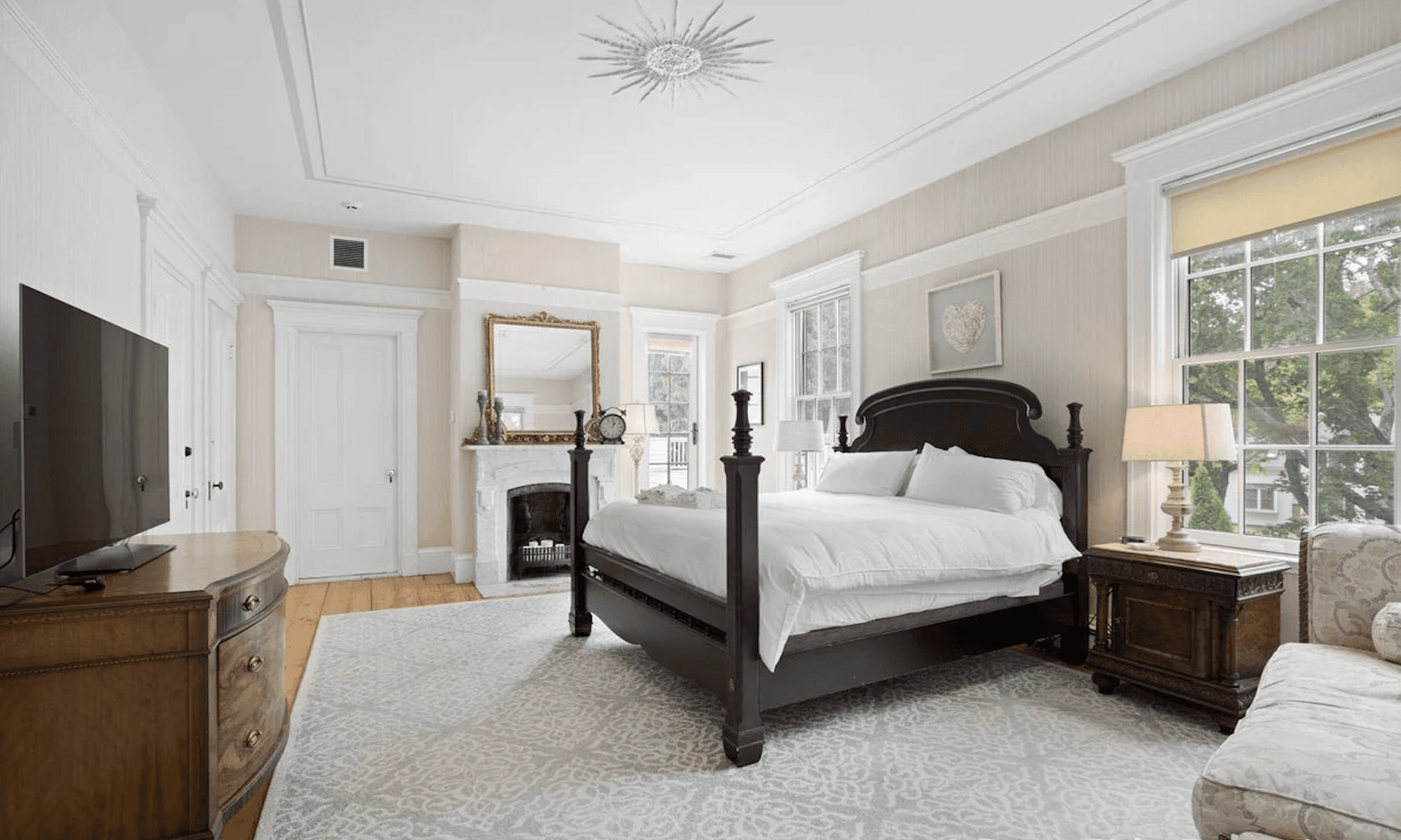 Center Of It All Estate - Image 27