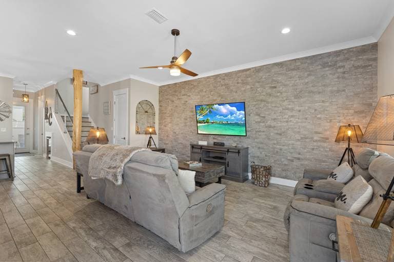 Aquaholic House - Image 6