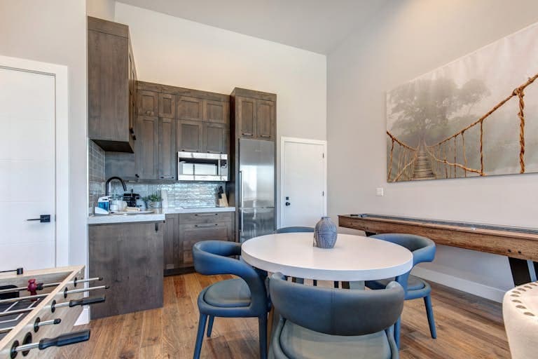 Hideout Hideaway - Image 13