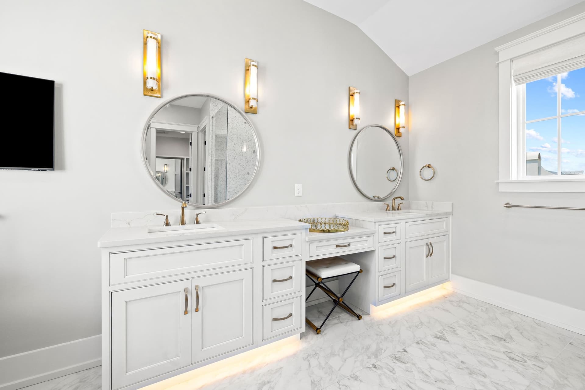 Emerald View - Image 44