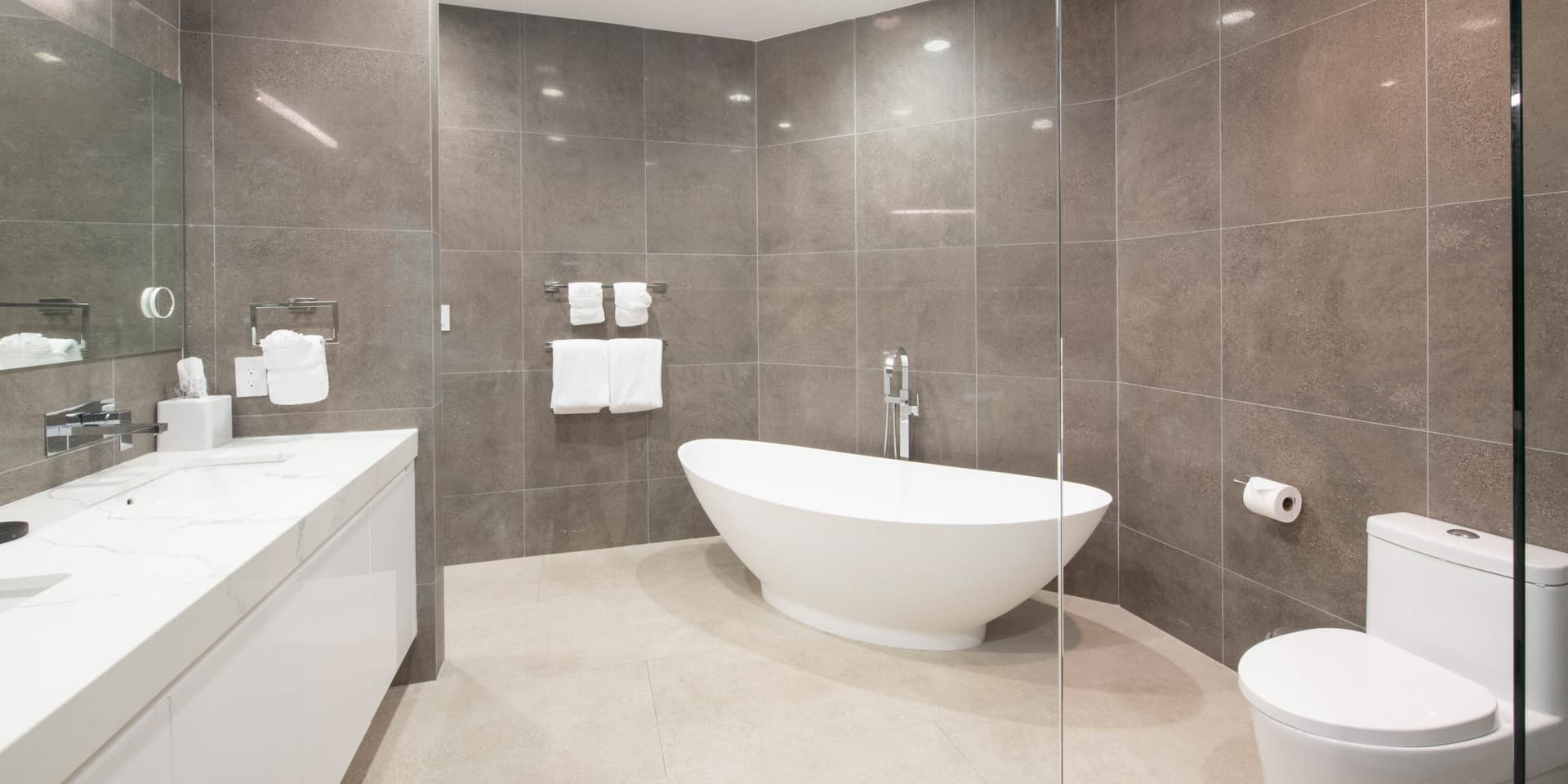 Coastal Charm Condo - Image 9