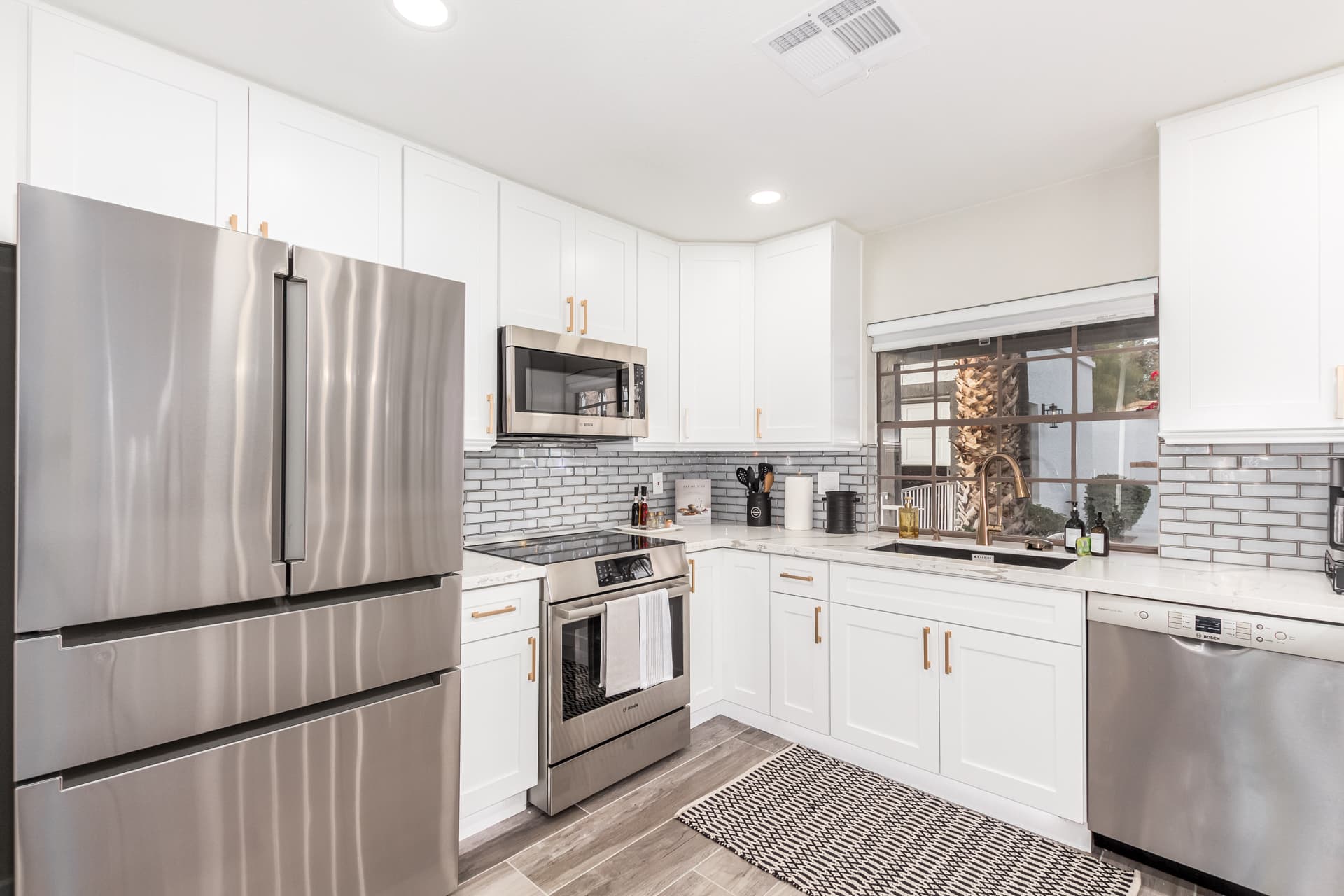 Modern Retreat - Image 14