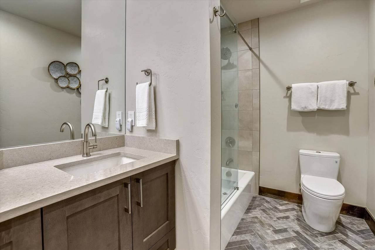 Falcon Haus - Image 28