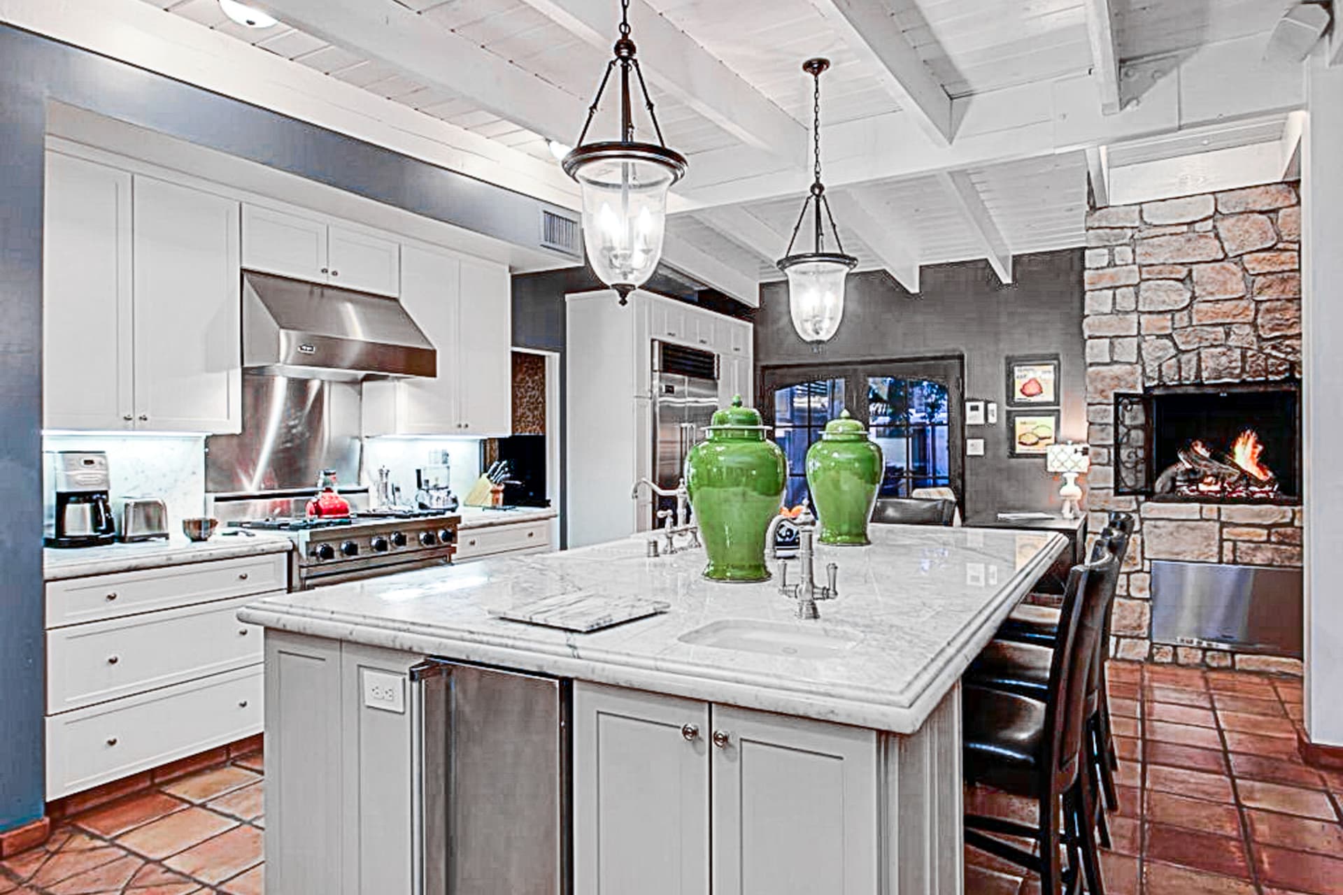 Club 1070 Home - Image 3