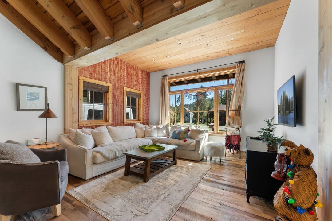 Soda Springs Ski & Lake Retreat - Image 1