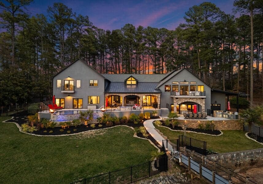 Lucent Sunset Retreat - Image 2