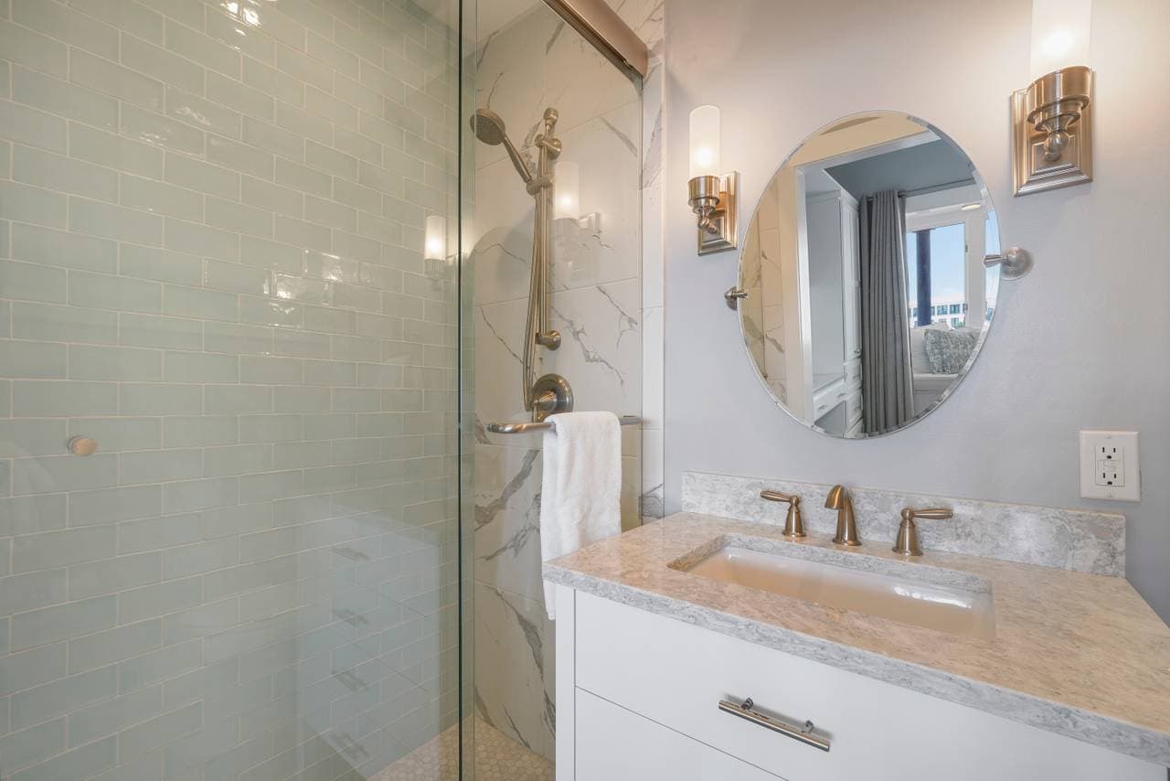 Above The Crowd Home - Image 17