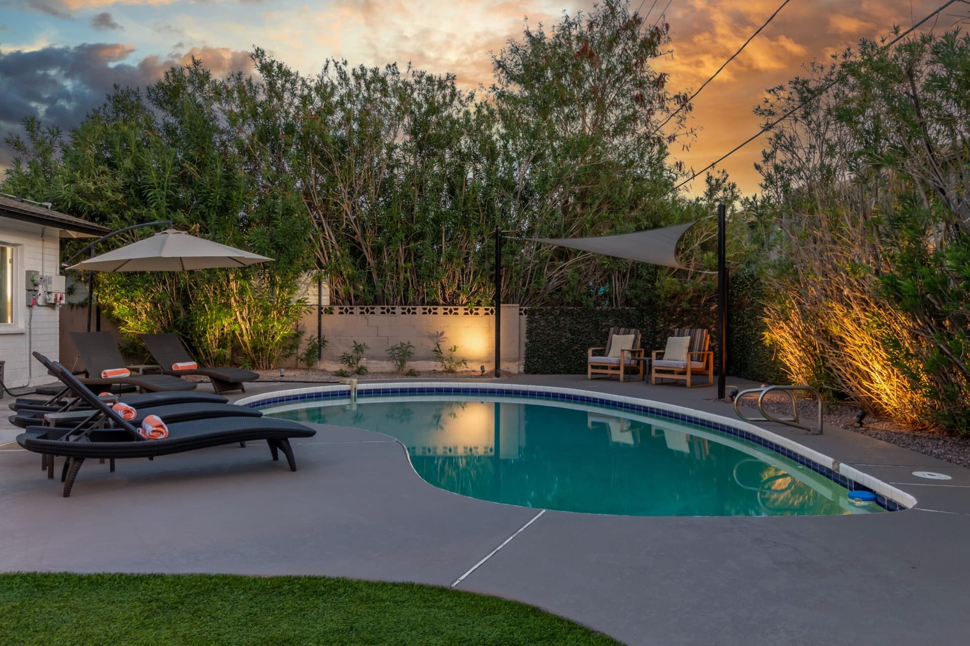 Ochenta Modern Poolhouse - Image 40