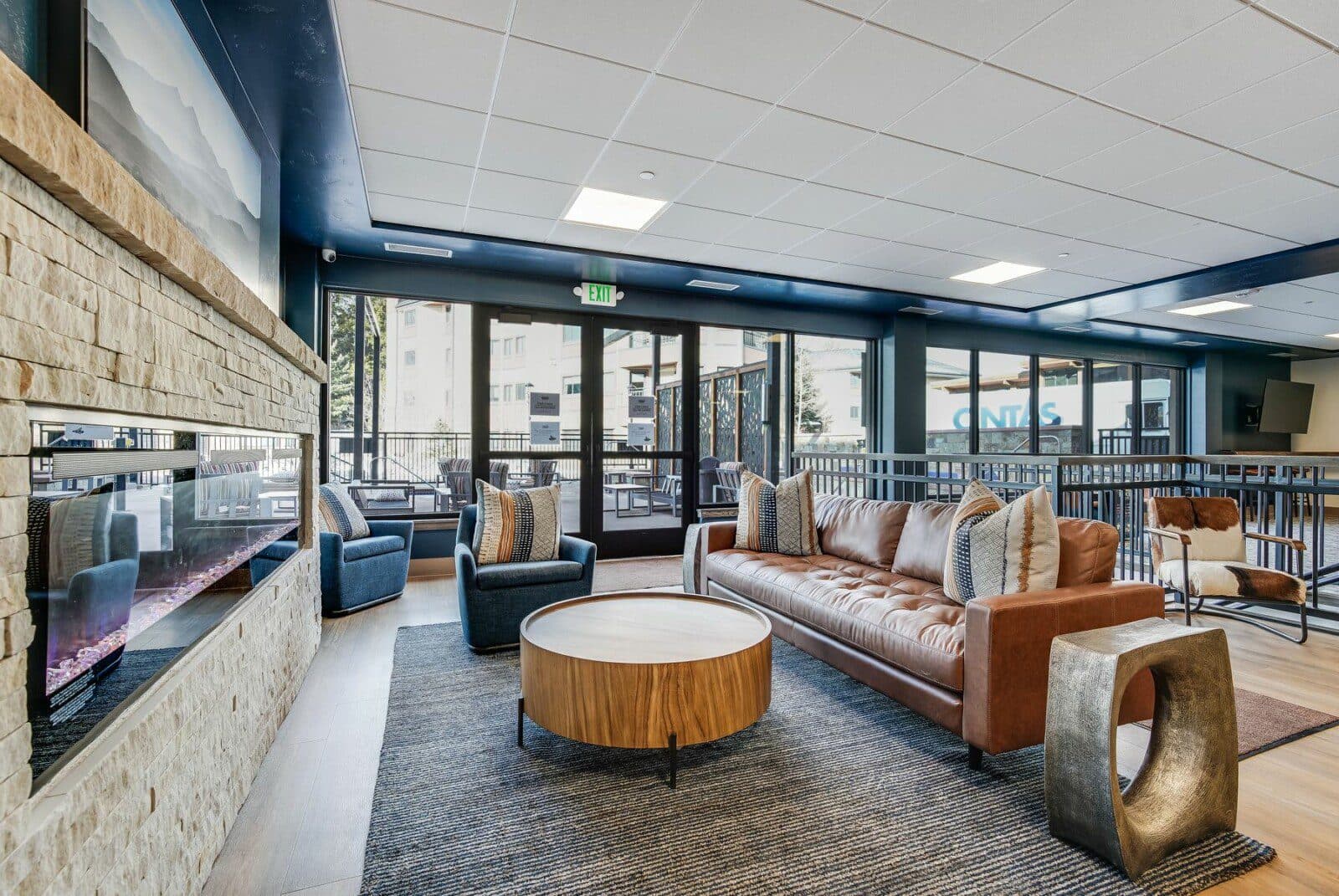 Lavish Condo - Image 30