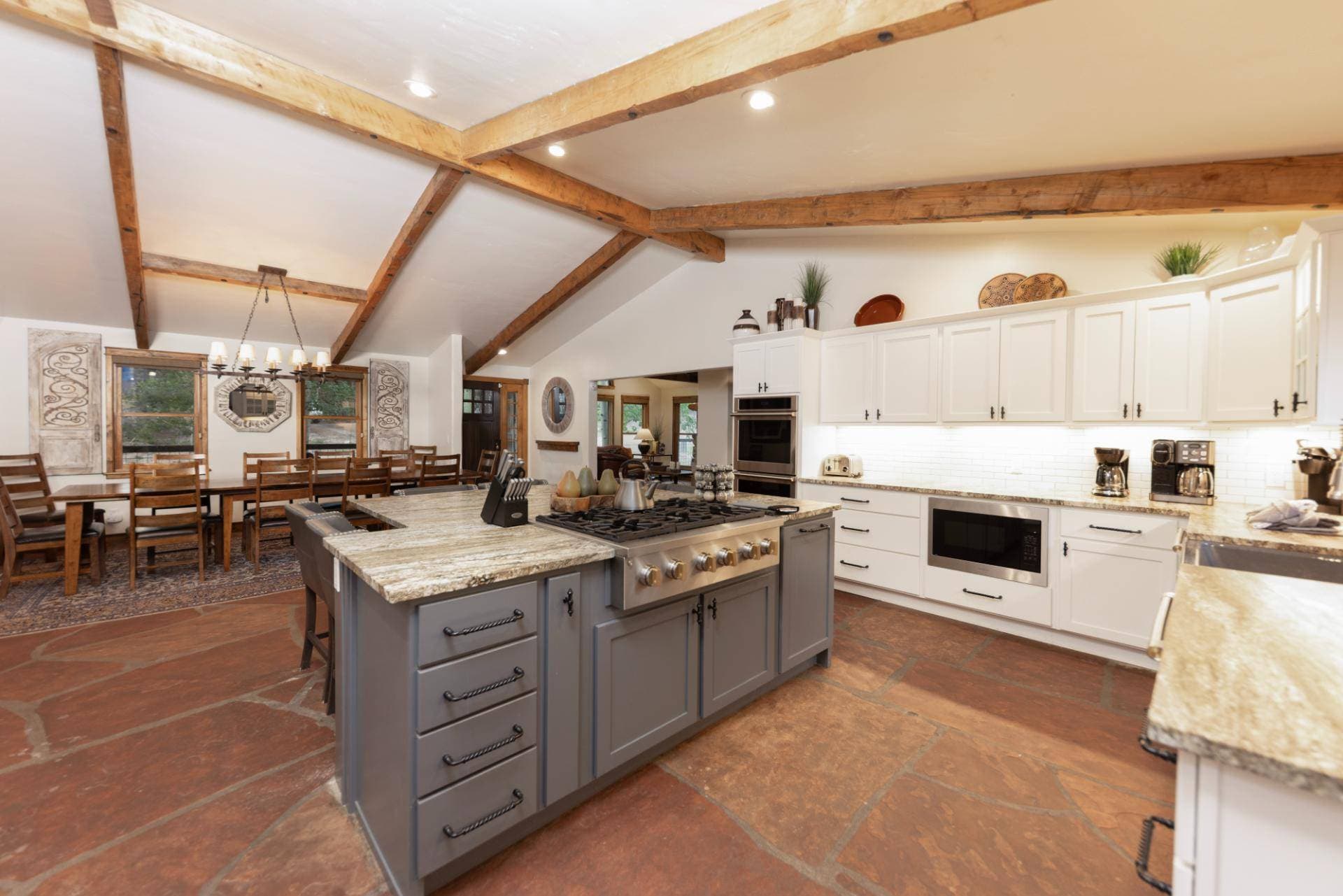 Ski Hill Lodge - Image 3