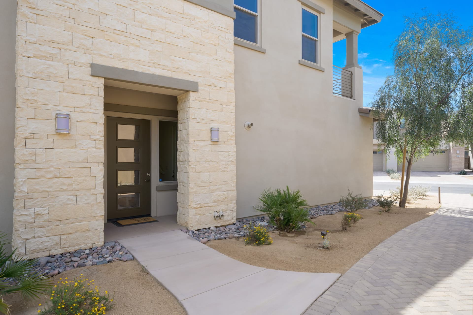 Stay Savvy in Palm Desert - Image 43