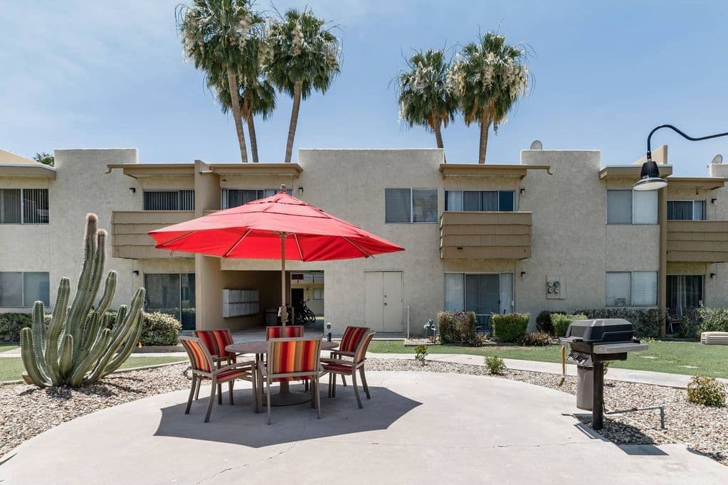 Rustic Modern Townhouse - Image 4