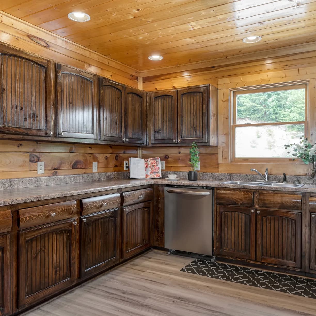 Delmont Manor - Image 16